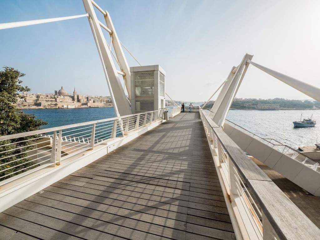 Seafront Lux Apart Inc Pool, Upmarket Area Apartment Sliema Exterior photo